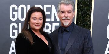 Pierce Brosnan y Kelly Shaye\u002E (Valerie Macon/AFP)