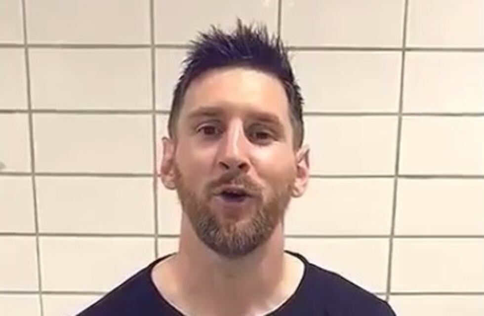 Recién llegado a Rosario, Messi saludó a los chicos de la Escuela de Fútbol Infantil de Newell's