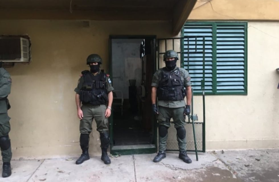 Allanamientos en barrio Tablada en casas usurpadas por los Funes y los Caminos