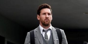 Usó zapatos sin medias y botamangas