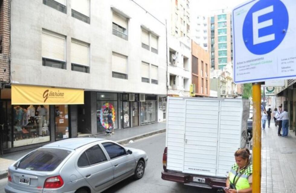 El estacionamiento medido en Córdoba pasaría a costar $15 la hora y el ITV más de $440