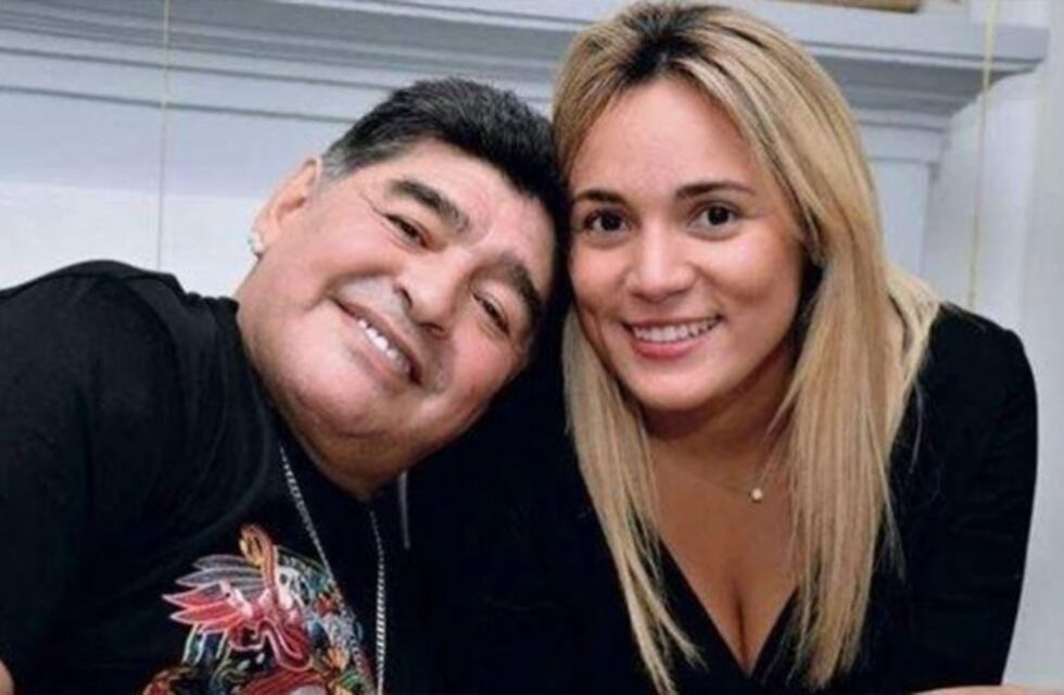 Fuera del espectáculo: Rocío Oliva viajó a Brasil para despejarse, y terminó posando en paños menores