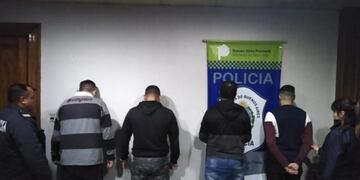 Hubo seis allanamientos en City Bell, Villa Elisa, Villa Elvira y en el centro de la capital provincial con seis detenidos (web)\u002E
