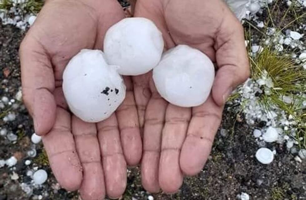 Importante caída de granizo en las Altas Cumbres con daños a vehículos