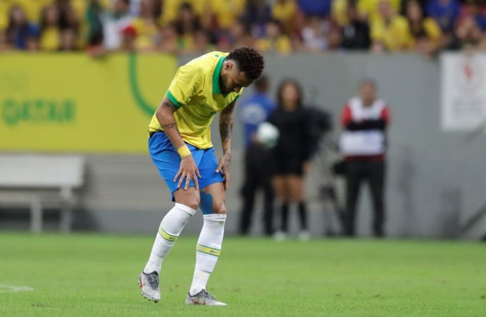 Neymar mostró cómo le quedó el tobillo tras la lesión