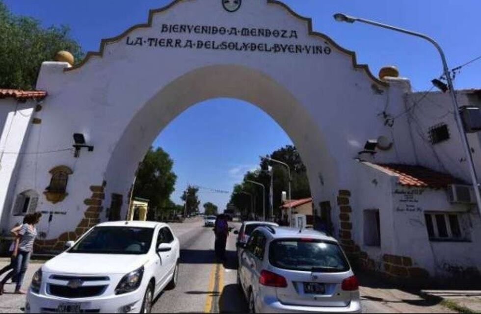 Escracharon a un policía por soborno en un control vial de Mendoza