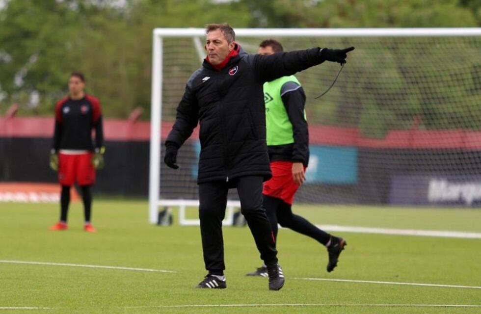 Frank Kudelka repetiría el equipo para visitar a Patronato