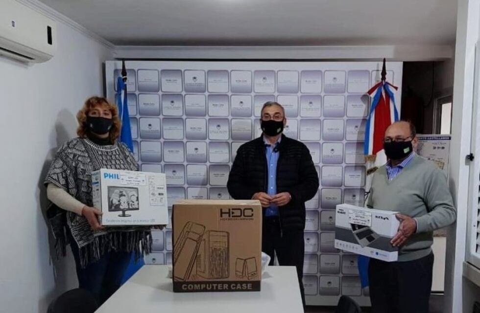 Alcides Calvo entregó equipos para el Centro de Salud de Bauer y Sigel