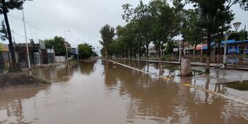 En poco más de 2 horas cayeron más de 170 milímetros en Las Lomitas y ocasionó un anegamiento total de las calles y complicó a las zonas rurales (Foto: Facebook)