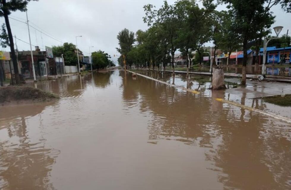Las lluvias generan inundaciones en Las Lomitas