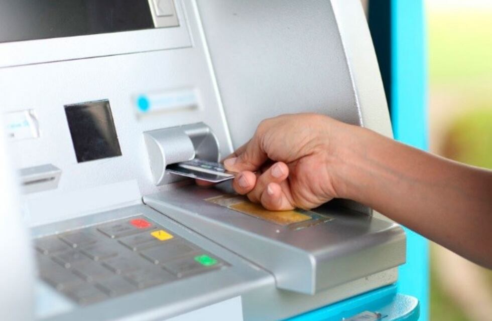 Le clonaron la tarjeta de débito y le vaciaron la cuenta bancaria