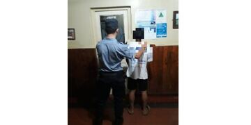 Llegó ebrio, golpeó a su pareja y la amenazó de muerte: terminó detenido