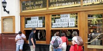De lunes a jueves, desde la apertura hasta el cierre de sus puertas, en Avenida de Mayo 1271\u002E