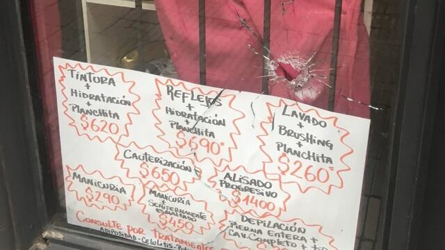 Una peluquería ubicada sobre Montevideo recibió uno de los disparos\u002E (@gbelluati)