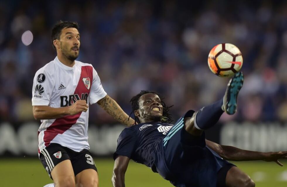 Scocco fue a ver a su equipo en Hughes y terminó escrachando al referí en Instagram