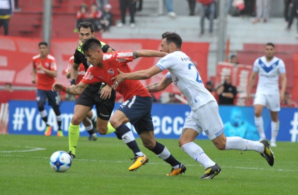 Independiente sufrió, pero se llevó un necesario triunfo ante Vélez por 1 a 0