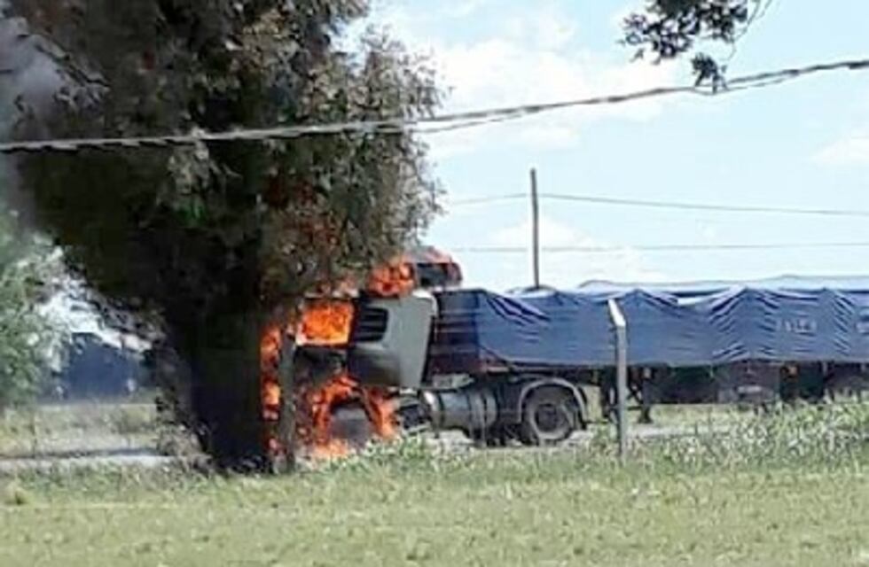 Choque de camiones en la ruta 158