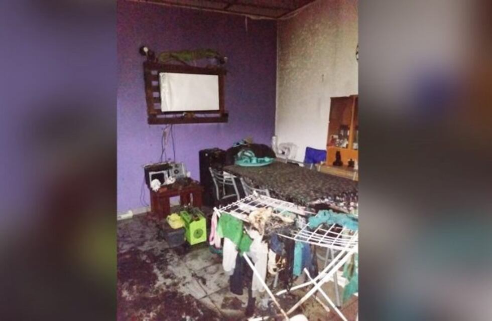 Se prendió fuego una casa y una madre con tres hijos están en el Hospital