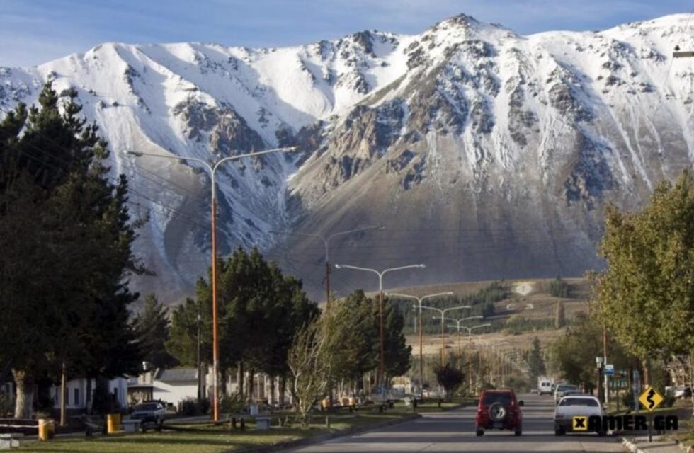 Extremo: vive en un baño junto a su hijo menor de edad