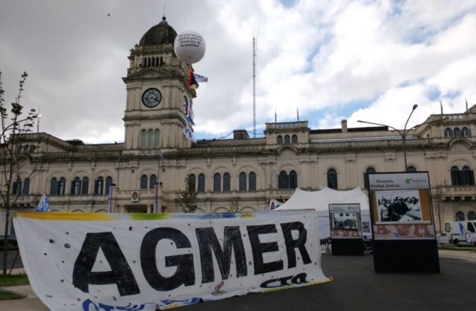 Se conformó el Frente Gremial Docente de Entre Ríos en rechazo del "ajuste salarial"