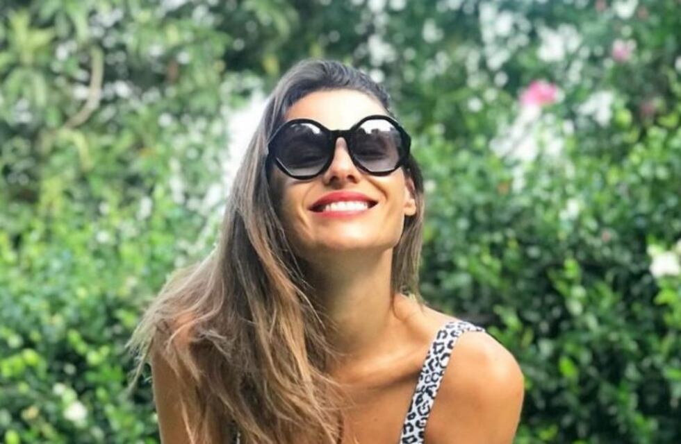 Pampita posó feliz cubierta de espuma en la Riviera Maya