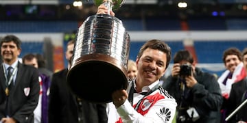 FILE PHOTO: Soccer Football - Copa Libertadores Final - Second Leg - River Plate v Boca Juniors - Santiago Bernabeu, Madrid, Spain - December 9, 2018 River Plate coach Marcelo Gallardo celebrates with the trophy after winning the Copa Libertadores final REUTERS/Sergio Perez -/File Photo madrid españa marcelo gallardo futbol copa libertadores 2018 partido final