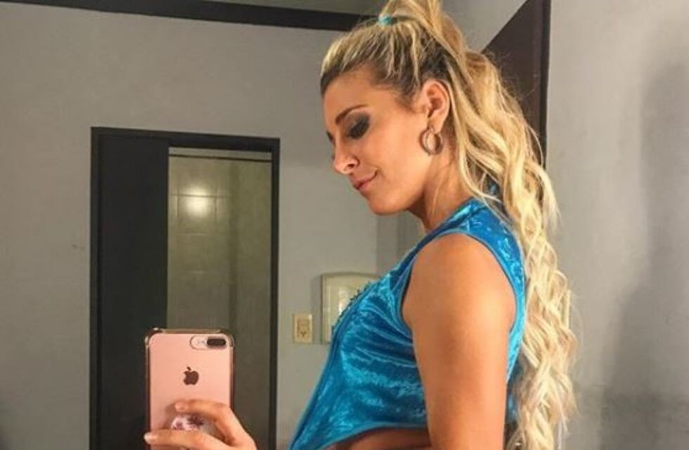 Sol Pérez se probó una microbikini, se metió a la pileta y levantó olas