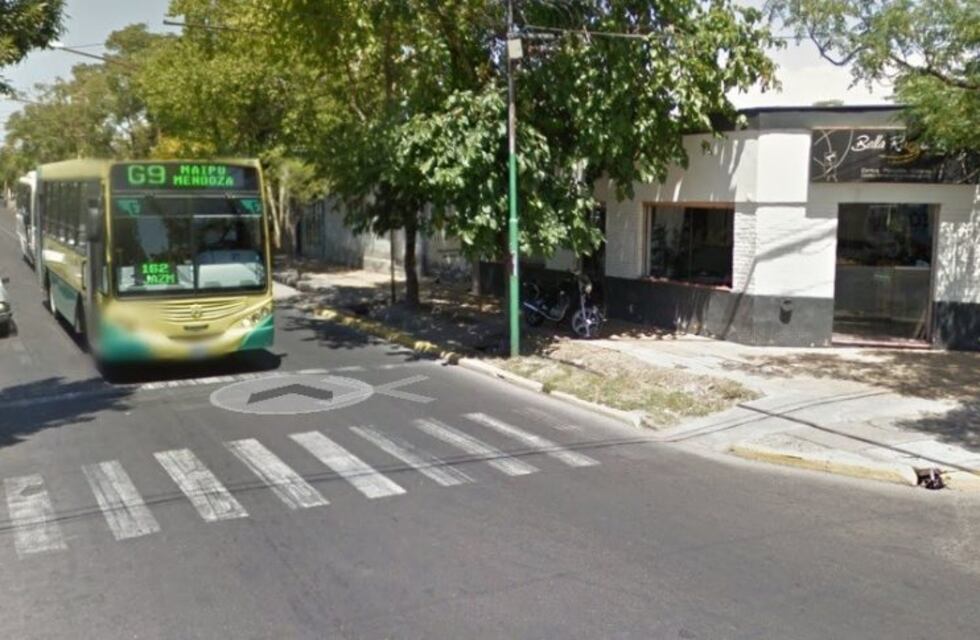 Un colectivo embistió a un camión de Bomberos en Maipú