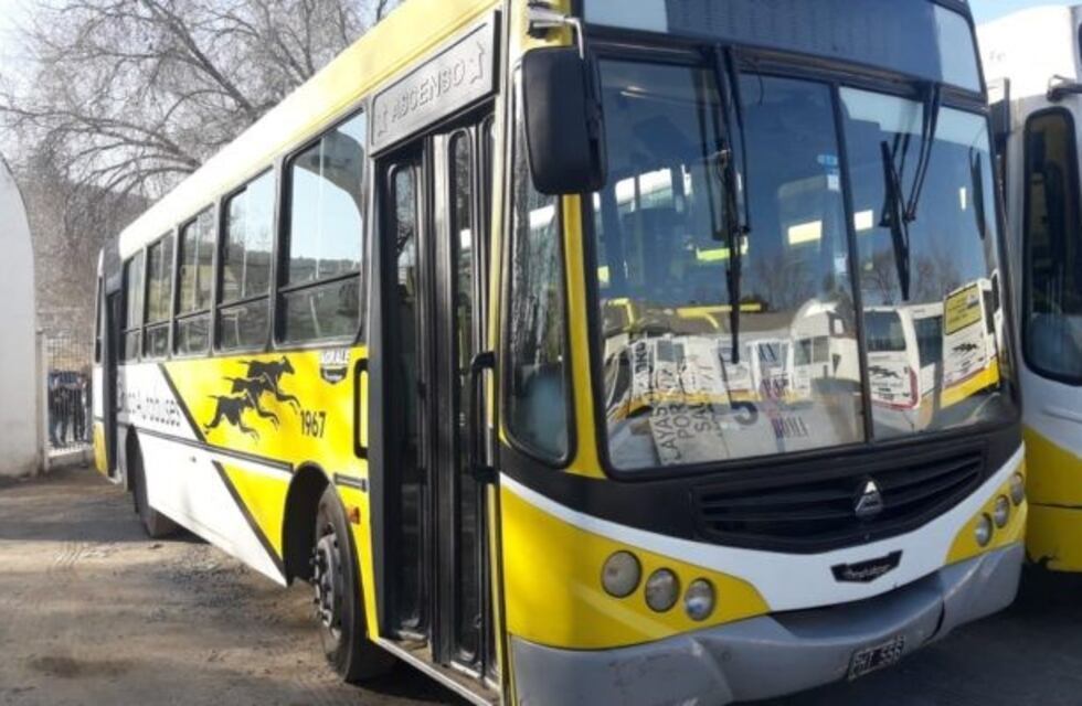 Joven detenido acusado de robar en un colectivo urbano