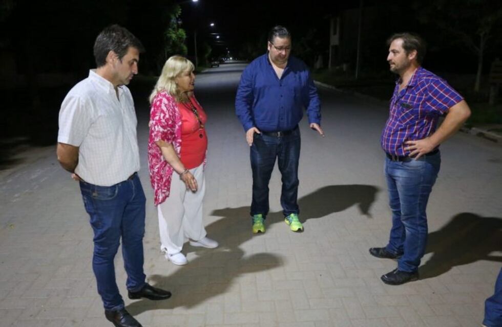 Brandán inauguró adoquines y luminaria LED en el Lote XI
