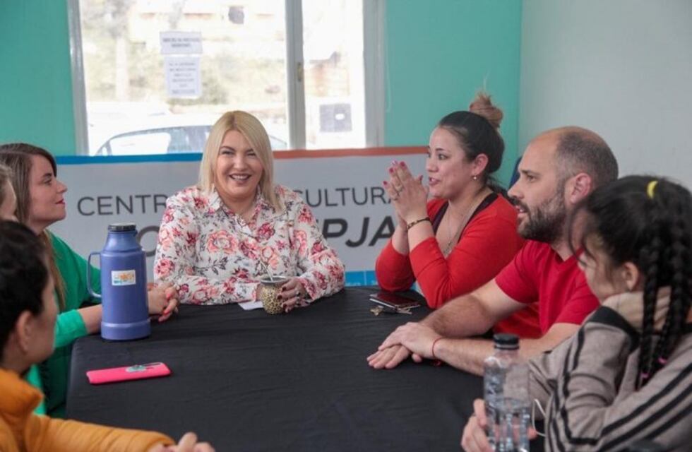 El equipo de fútbol femenino "9 de julio" se reunió con Rosana Bertone