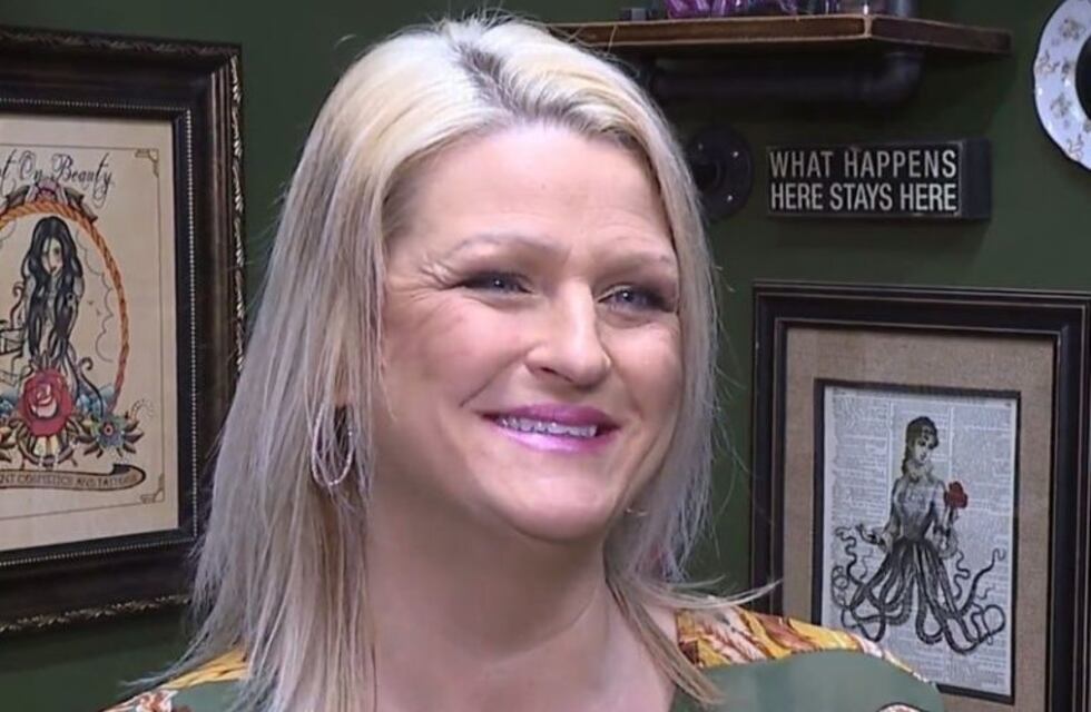 Se sometió a un tratamiento estético en las cejas y al ver el resultado entró en shock