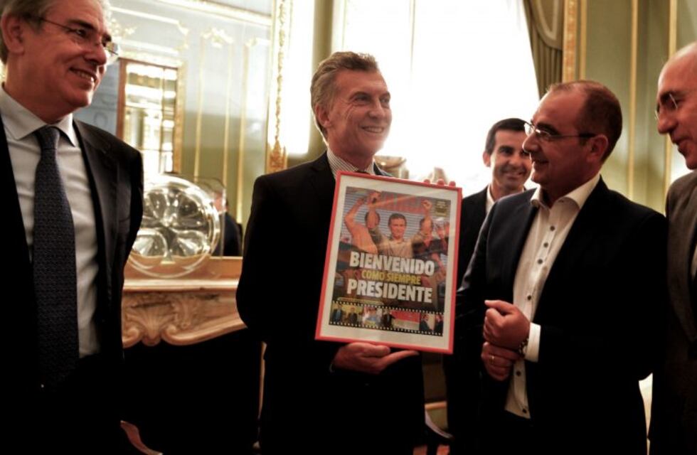 Macri cierra su visita a España con reuniones con ex presidentes y una visita al estadio del Atletico Madrid