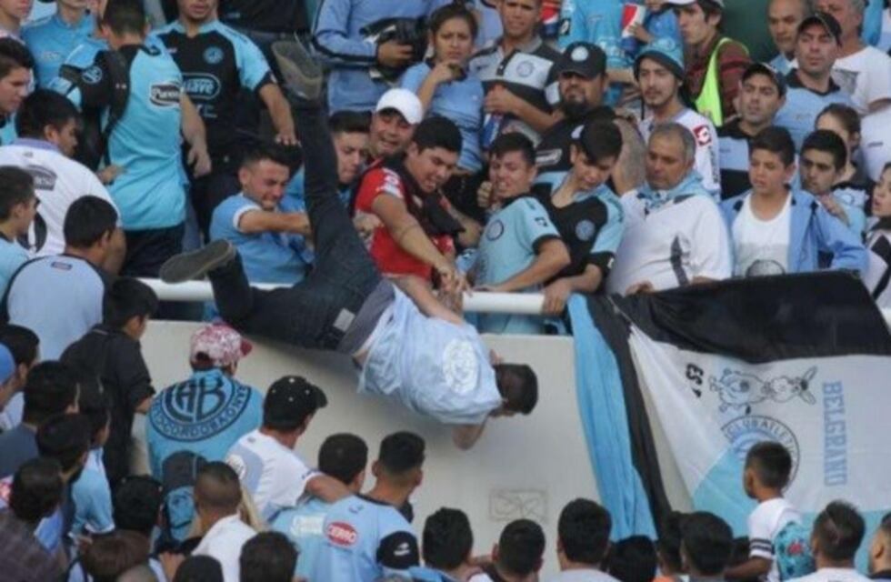 Sigue en grave estado el hincha de Belgrano arrojado de una tribuna durante el clásico