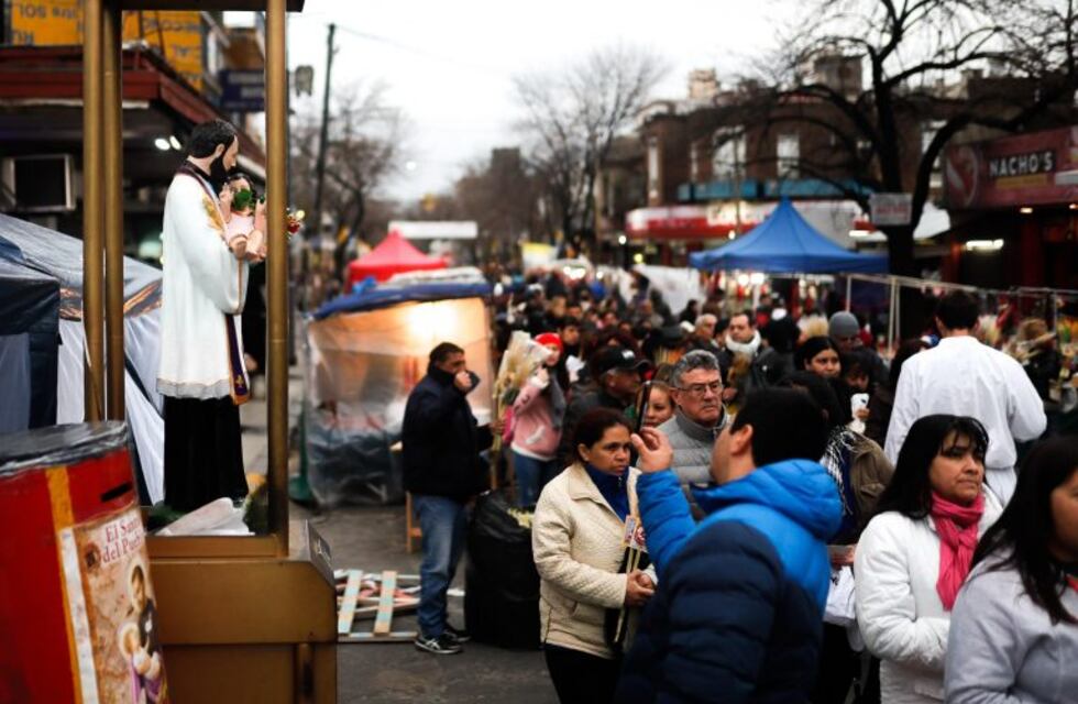 San Cayetano: miles de fieles se acercan a Liniers para pedir "pan y trabajo"