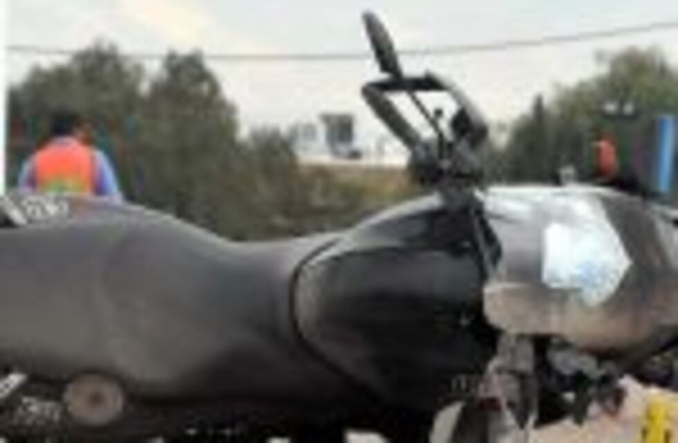 Una mujer arrolló a un policía y a la víctima de otro accidente