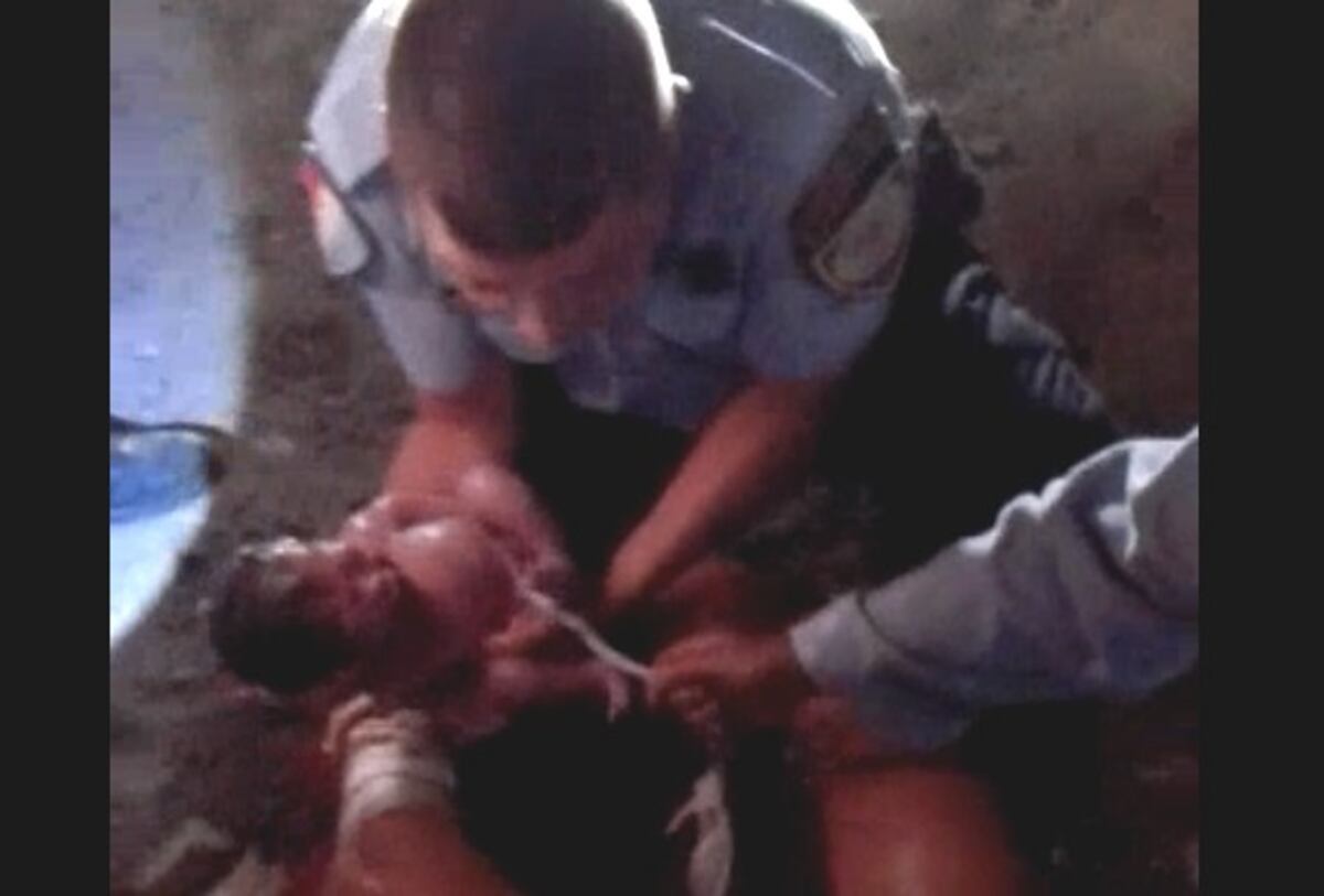 El nacimiento del bebé ocurrió en plena vía pública en Río Ceballos, en barrio Parque\u002E