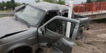 Así quedó la Ford Ranger que se cruzó de carril en la autopista de Maipú\u002E