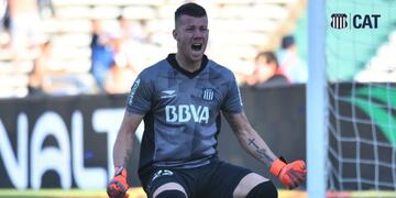 Un gran momento del arquero de Talleres\u002E Como para ser convocado\u002E