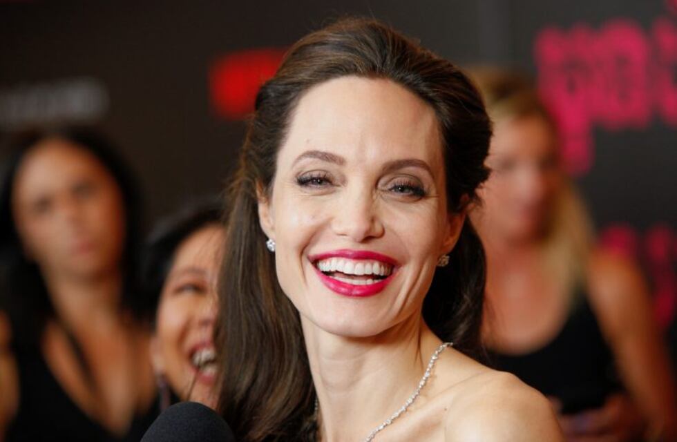 Se hizo 50 cirugías para ser igual a Angelina Jolie: así quedó