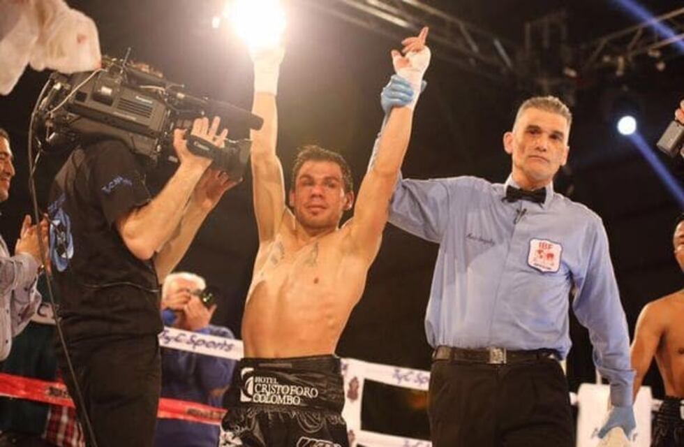 'Cotón' Reveco venció al tailandés Nantapech y ahora va por la corona mosca