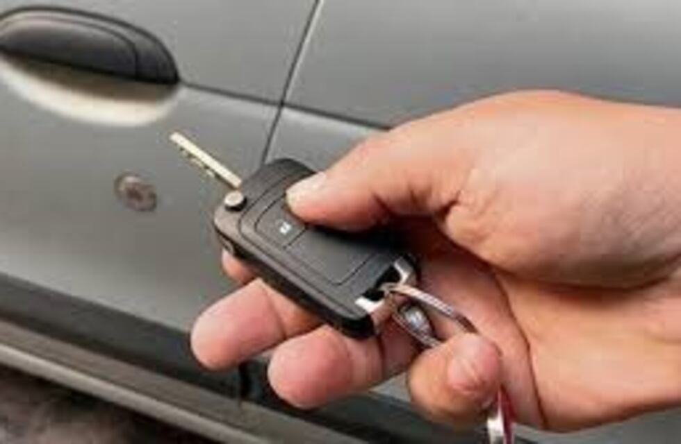 Marcos Juárez: mediante un inhibidor de alarma roban un maletín que estaba dentro de un auto