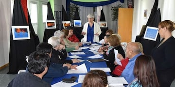 Reunión para programar actividades para el adulto mayor