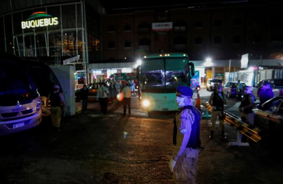 "Estuvimos siete horas sin saber qué iba a pasar", dijo una pasajera de Buquebús