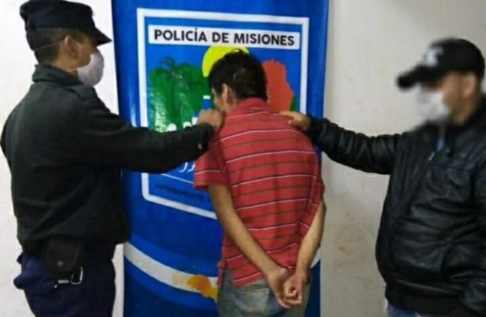 Puero Esperanza: un ladrón se resistió al arresto a palazos desde debajo de su cama