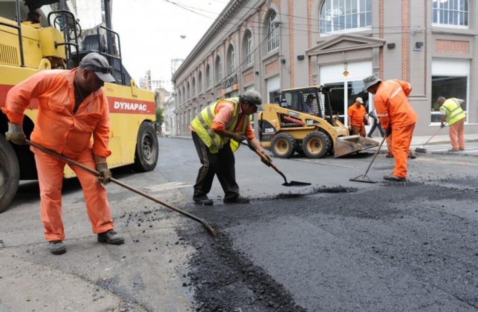 Reactivan obra pública en Rosario con una fuerte inversión en bacheo y cloacas