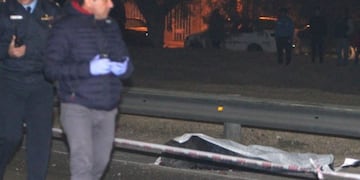 El agente iglesiano Damián Vega (25) murió luego de que un Chevrolet Aveo en el que iban otros tres policías (que iban alcoholizados) se cruzara de carril y chocara la moto en la que circulaba con un amigo y colega\u002E