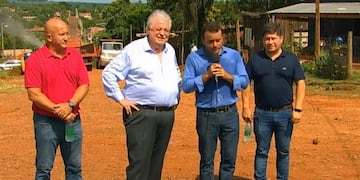 Ginés González García en Iguazú, con el gobernador Oscar Herrera Ahuad, al ministro Oscar Alarcón, y al intendente Claudio Filippa\u002E (Captura de video)