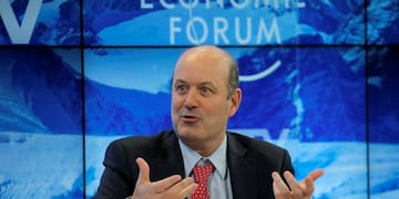 Federico Sturzenegger, Governor the the Central Bank of Argentina, attends a discussion on the third day of the annual meeting of the World Economic Forum in Davos, Switzerland, Thursday, Jan\u002E 19, 2017\u002E (AP Photo/Michel Euler) suiza davos Federico Sturzenegger reunion cumbre de Davos 2017 cumbre economica de davos 2017