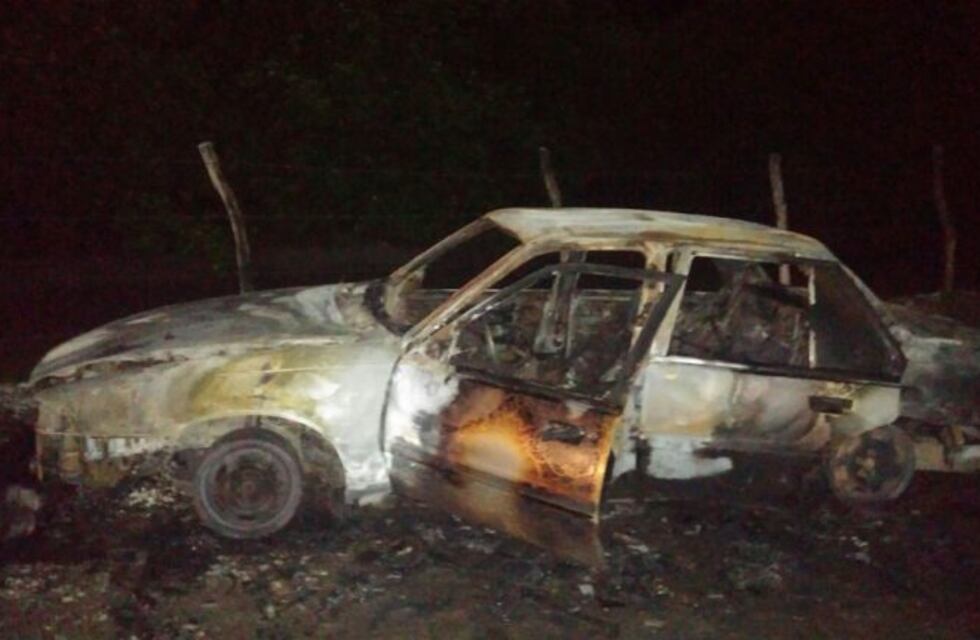 Tres autos fueron calcinados mientras se encontraban en reparación